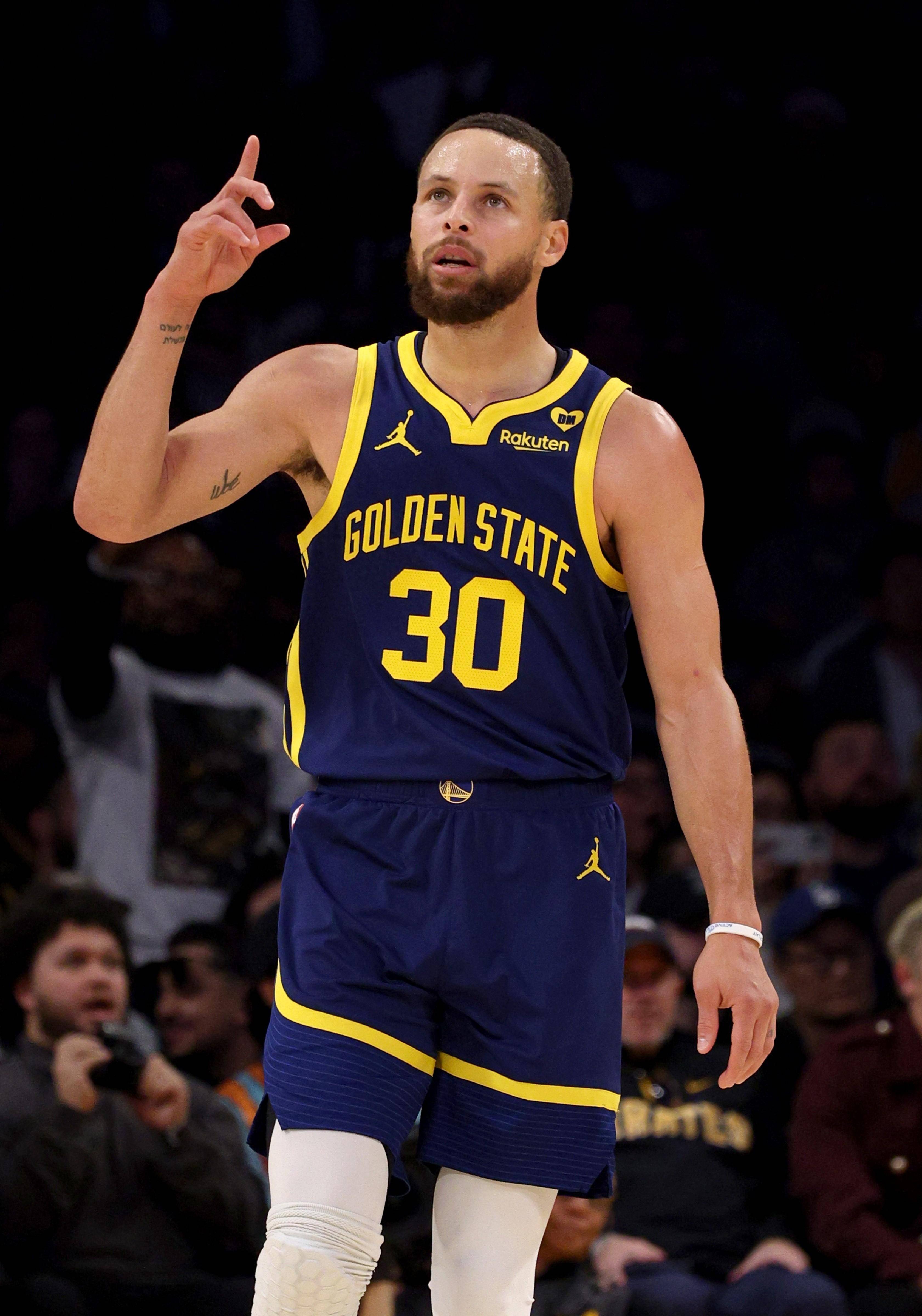 两队的每一 两队的每一